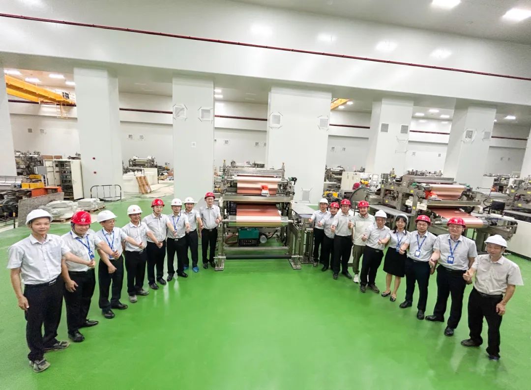携手“铜”行 拼“箔”未来丨米兰体育科技年产5.66万吨高端铜箔项目二期首条生产线试产成功出箔